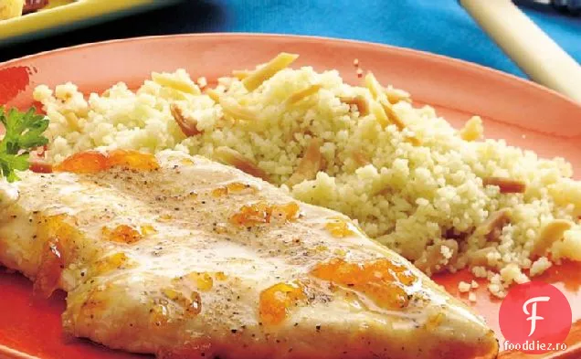 Piept de pui glazurat cu caise cu cuscus de migdale
