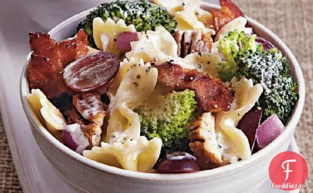 Salată de paste cu Broccoli și struguri