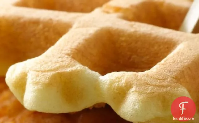 Mușcături de sandviș de pui prăjit și vafe