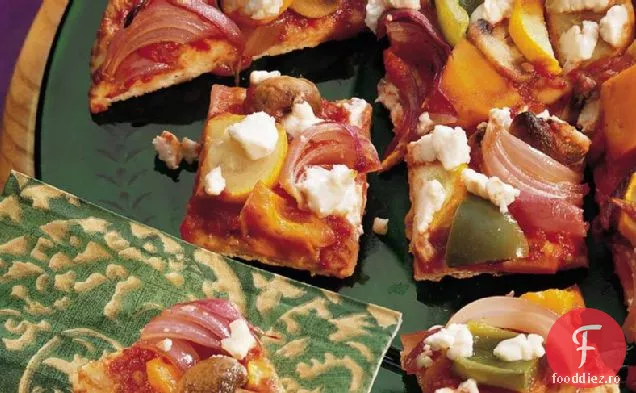 Pizza prăjită cu legume și brânză de capră