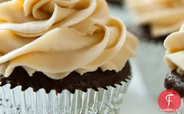 Cupcakes Stout de ciocolată cu cremă de unt Irlandeză