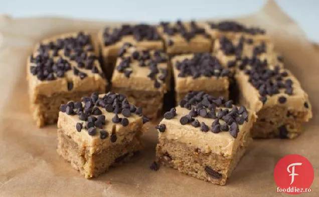 Betty Crocker Reese ' s torturi de gustare cu unt de arahide și bucăți de ciocolată cu glazură de unt de arahide