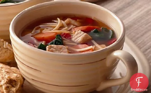 Supă asiatică de porc și tăiței