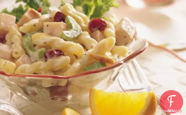 Salată de curcan și cireșe uscate