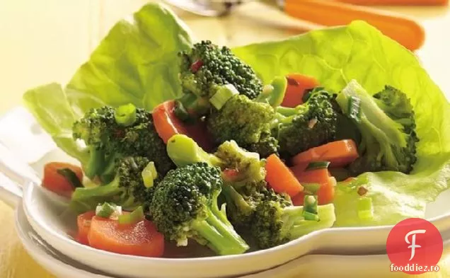 Salată marinată de Broccoli și morcovi