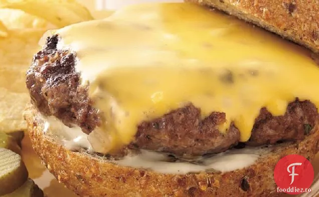 Cheeseburgeri La Grătar