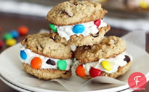 Sandwich-Uri Cu Înghețată Monster Cookie