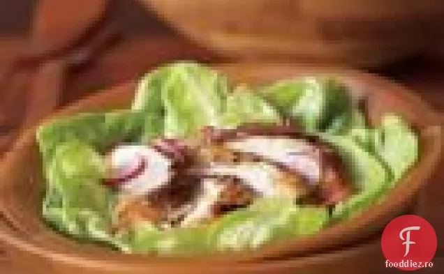 Pui rotisor cu ierburi de muștar cu salată verde