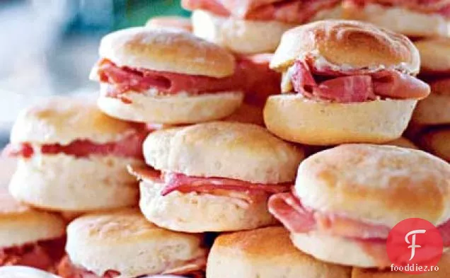 Biscuiți Umpluți Cu Șuncă Cu Unt De Muștar