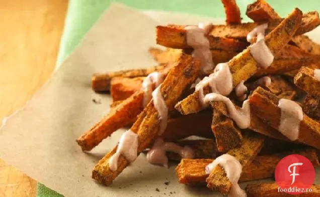 Cartofi prăjiți cu cartofi dulci Cajun cu sos de scufundare cu iaurt