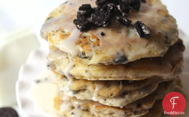 Biscuiti Oreo și tort de clătite cu cremă