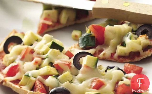 Mini-pizza cu legume și brânză