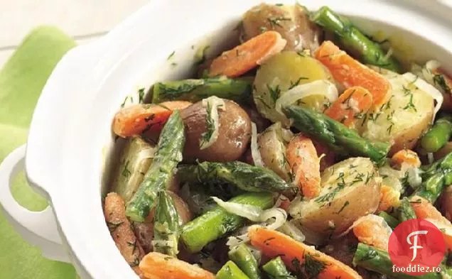 Cartofi noi cu aragaz lent și legume de primăvară