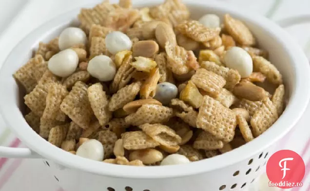Piersici și arahide Chex Mix