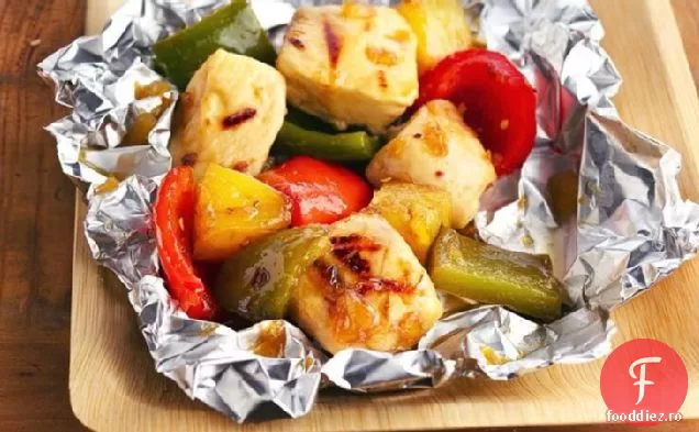 Pachete De Kabob De Pui Cu Ananas La Grătar
