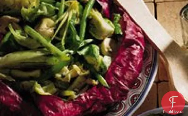 Salată de fasole verde-fenicul cu ierburi proaspete