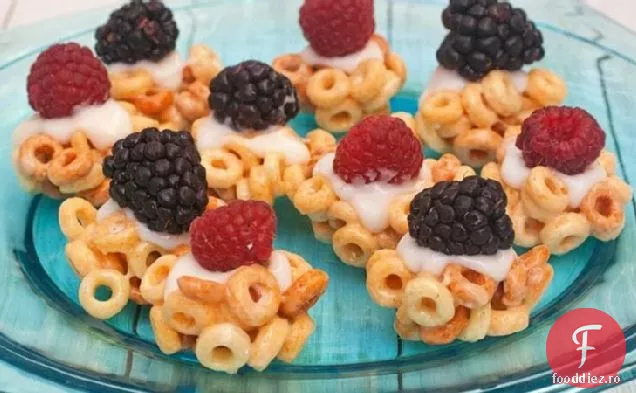 Cheerios tarte cu iaurt și fructe de pădure