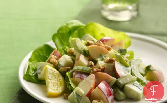 Salată de mere și țelină cu sos cremos de lămâie