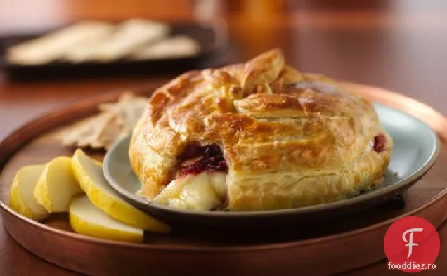 Brie în foietaj cu sos de afine