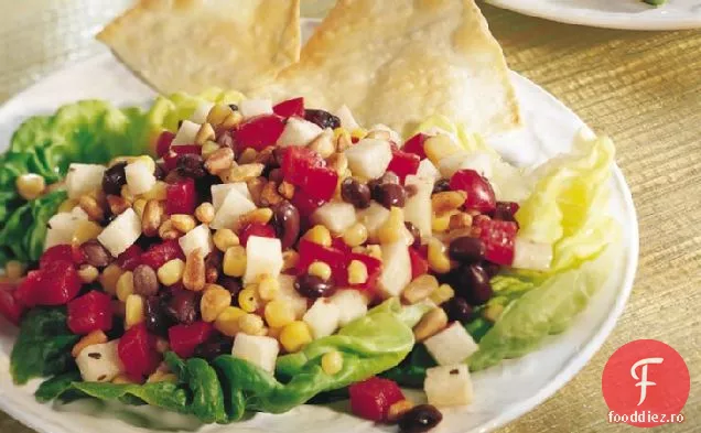 Salată de porumb și fasole neagră cu pene de Tortilla
