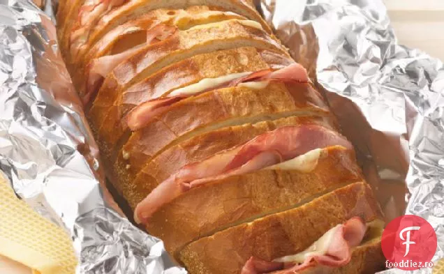 Pâine Sandwich cu șuncă și brânză la grătar