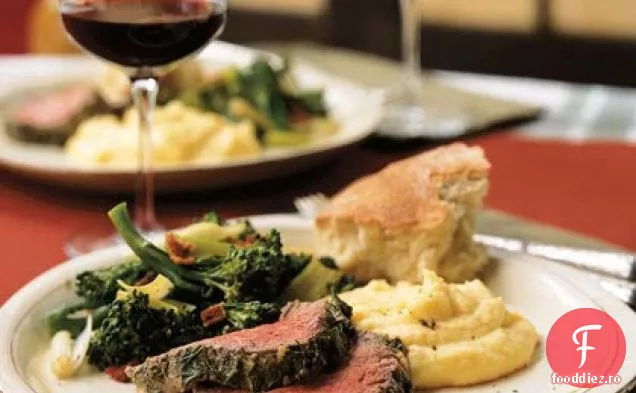 File de vită cu crustă de ierburi, usturoi și muștar