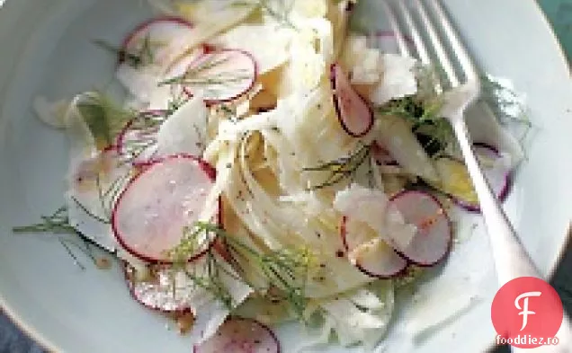 Salată De Ridiche Rasă, Fenicul Și Parmezan