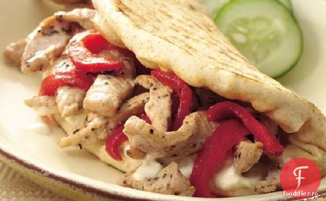 Pitas de porc piperat cu usturoi întins