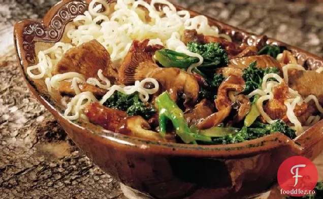 Carne de vită, broccoli și ciuperci sălbatice