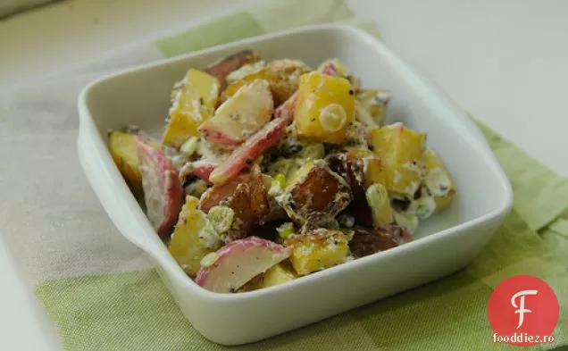 Salată De Ridiche Prăjită Și Cartofi Cu Muștar Negru Și Semințe De Chimen