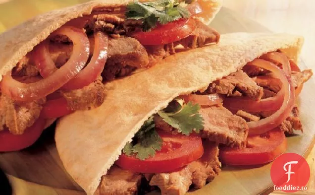 Sandvișuri Cu Friptură Marinată La Grătar