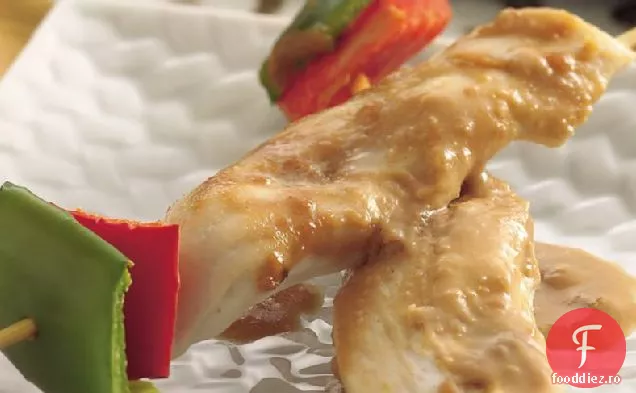 Satay de pui cu sos picant de arahide