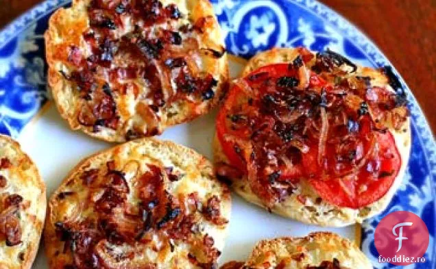Pizza Cu Brioșă Engleză Cu Ceapă Caramelizată