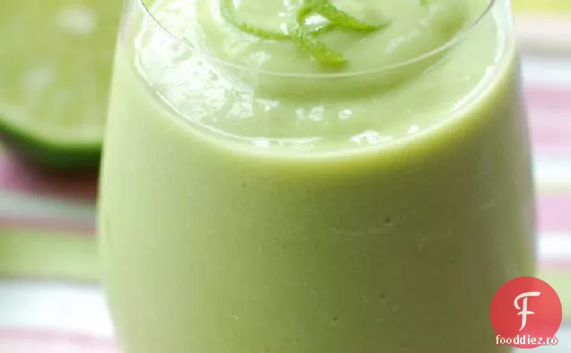 Smoothie-uri cu apă de Avocado și nucă de cocos