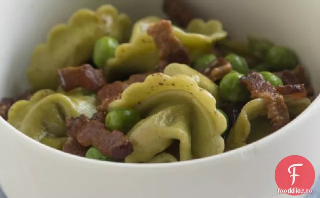 Tortellini cu slănină și mazăre