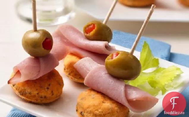 Stive de aperitive de măsline și șuncă