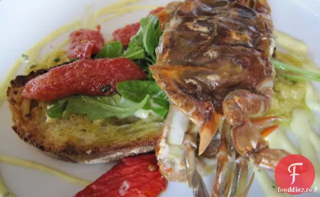 Codul negru sălbatic din Alaska al lui Noah Rosen cu Hummus Garbanzo proaspăt