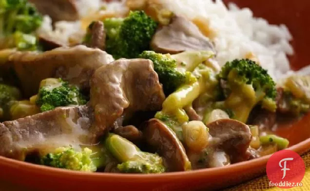 Broccoli ușor și carne de vită Se amestecă