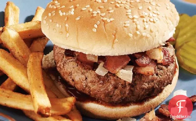 Burgeri sufocați cu slănină și ceapă