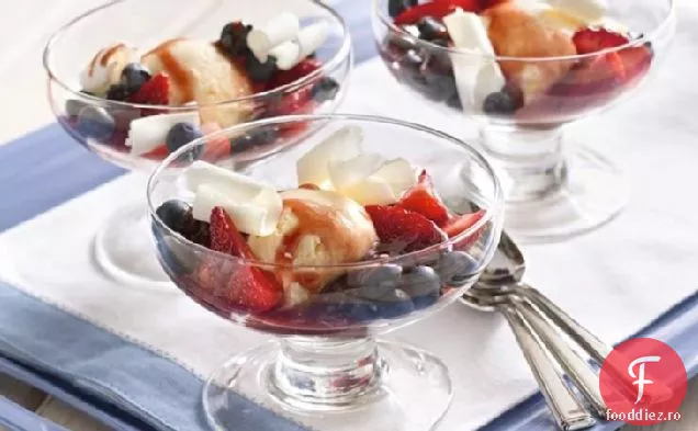 Sundaes roșii, albe și afine