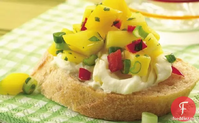 Mango Piper Salsa Crostini