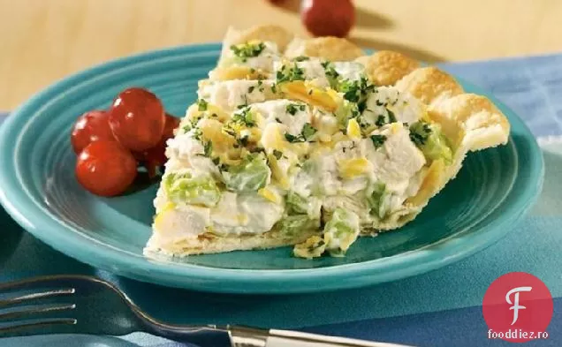 Plăcintă Ușoară Cu Salată De Pui
