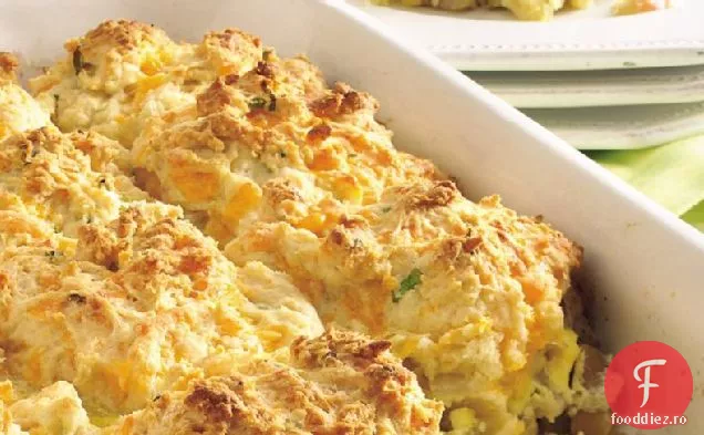 Cârnați și mere Cheddar Biscuit coace