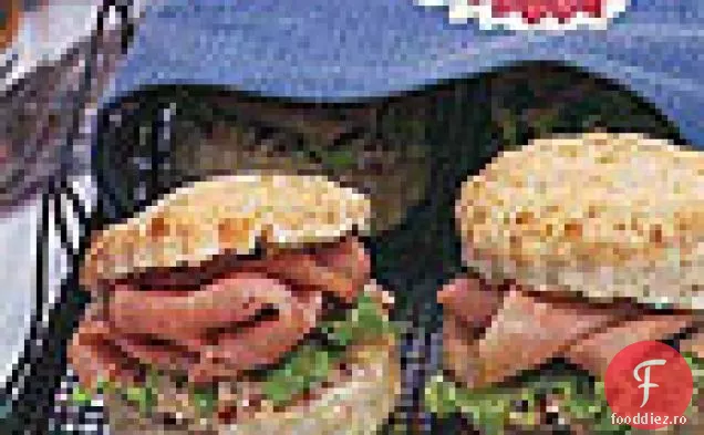 Biscuiți Cheddar cu șuncă și unt de miere-muștar