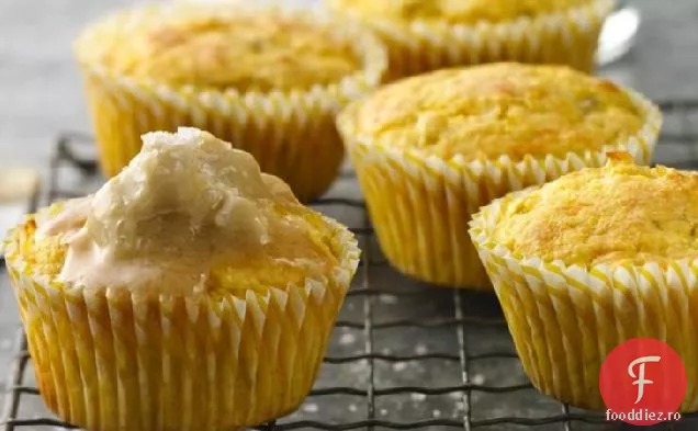 Cupcakes cu pâine de porumb cu Topping de unt de arțar