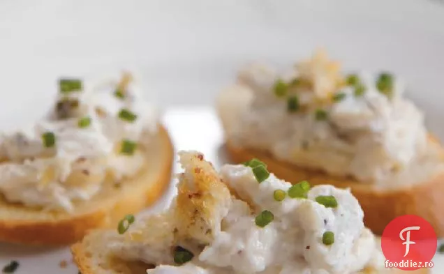 Baie caldă de Crab cu arpagic și ceapă