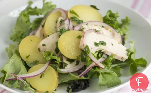 Salată de pui și cartofi de pătrunjel