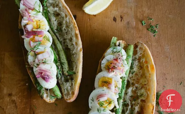 Ou Fiert, Sparanghel Ars Și Ceapă Murată