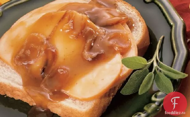 Sandvișuri calde de curcan și sos cu față deschisă