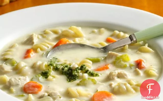 Supă cremoasă de tăiței de pui cu Pesto burniță